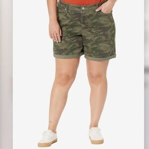 NWT Levi's Women’s Mid-length Shorts In Dark Camo Plus Size 18W
